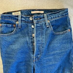 Levi’s ribcage straight ankle size 27